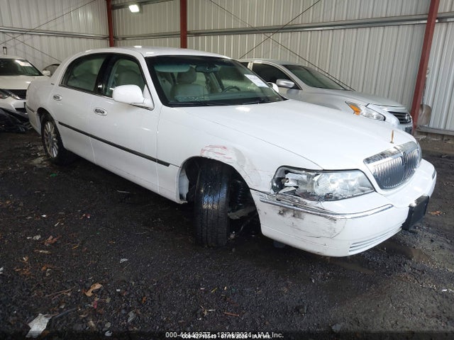 2004 LINCOLN TOWN CAR SIGNATURE