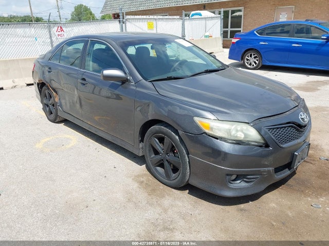 2011 TOYOTA CAMRY SE