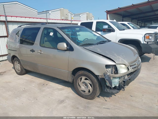 2002 TOYOTA SIENNA XLE