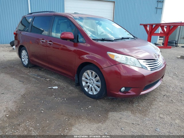 2011 TOYOTA SIENNA LIMITED V6