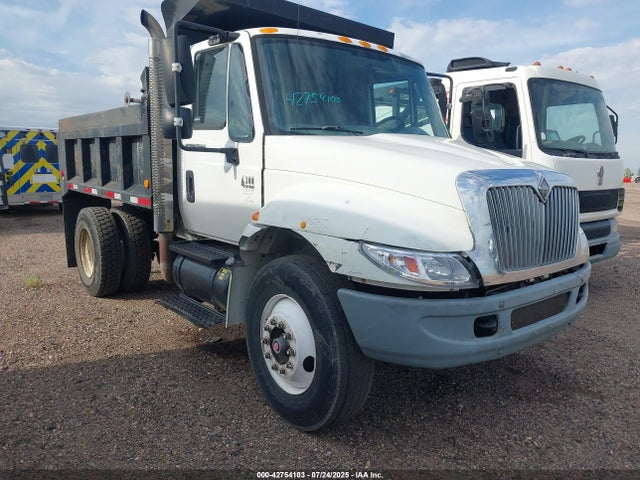 2002 INTERNATIONAL 4000 4300