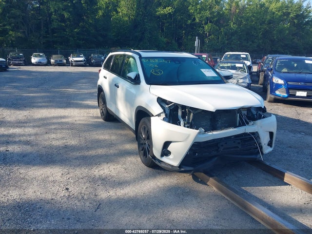 2019 TOYOTA HIGHLANDER SE