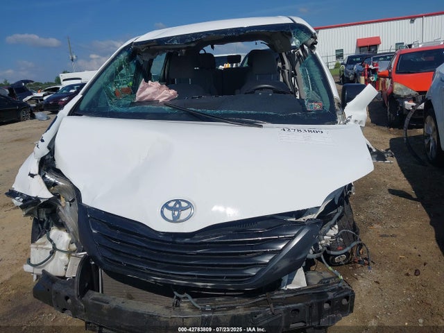 2017 TOYOTA SIENNA L 7 PASSENGER 13