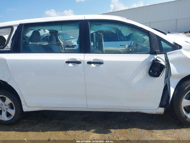 2017 TOYOTA SIENNA L 7 PASSENGER 14