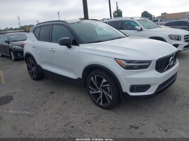 2019 VOLVO XC40 T4 R-DESIGN