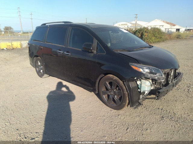 2018 TOYOTA SIENNA SE PREMIUM 8 PASSENGER