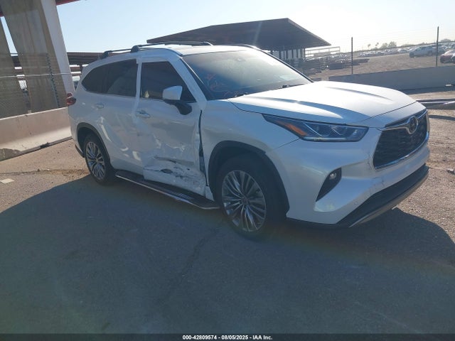 2022 TOYOTA HIGHLANDER PLATINUM
