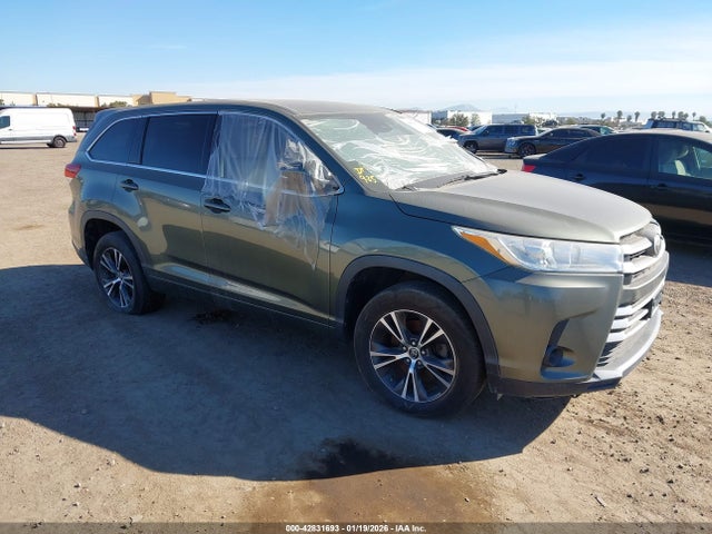 2018 TOYOTA HIGHLANDER LE