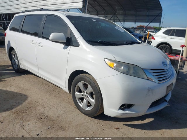2017 TOYOTA SIENNA LE 8 PASSENGER