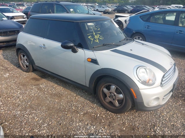2011 MINI COOPER 