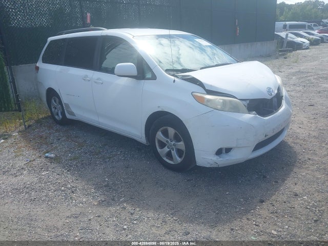 2011 TOYOTA SIENNA LE V6