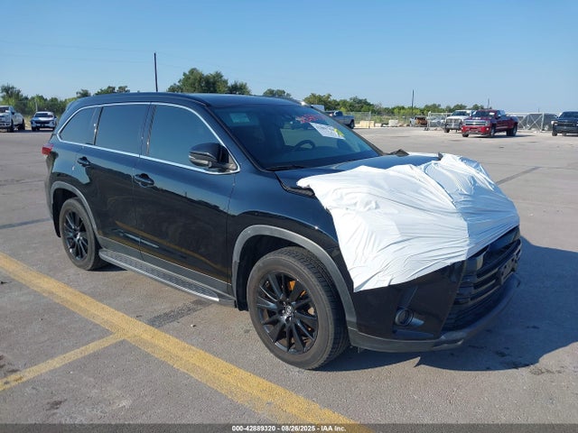 2019 TOYOTA HIGHLANDER SE