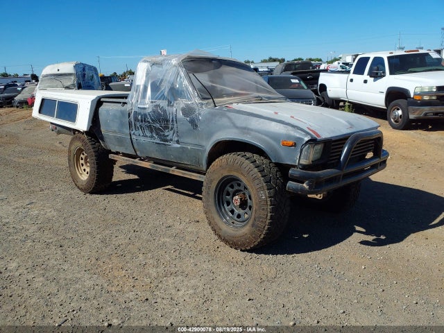 1982 TOYOTA PICKUP RN48