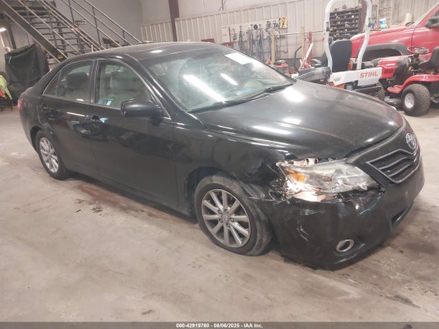 2011 TOYOTA CAMRY XLE V6