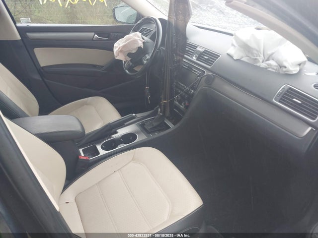 2015 VOLKSWAGEN PASSAT 2.0L TDI SE