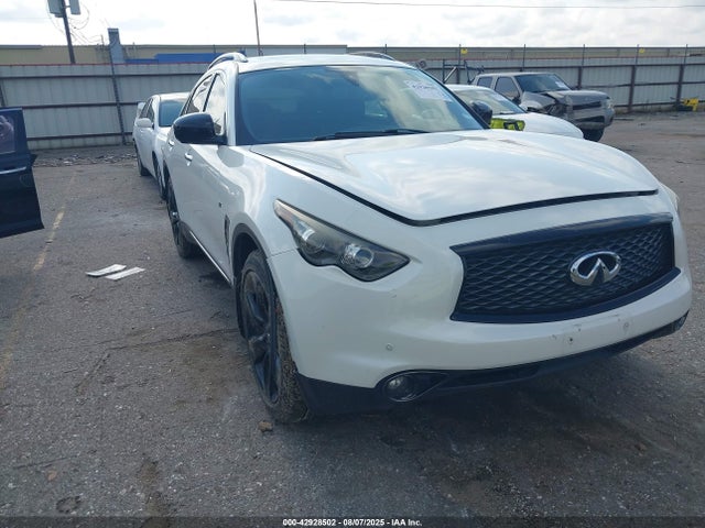 2017 INFINITI QX70 