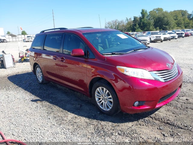 2014 TOYOTA SIENNA XLE V6 8 PASSENGER