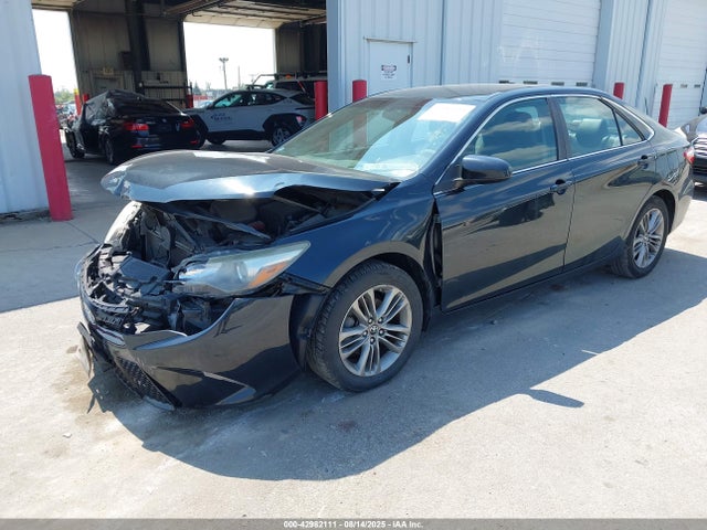 2015 Toyota CAMRY SE photo 2