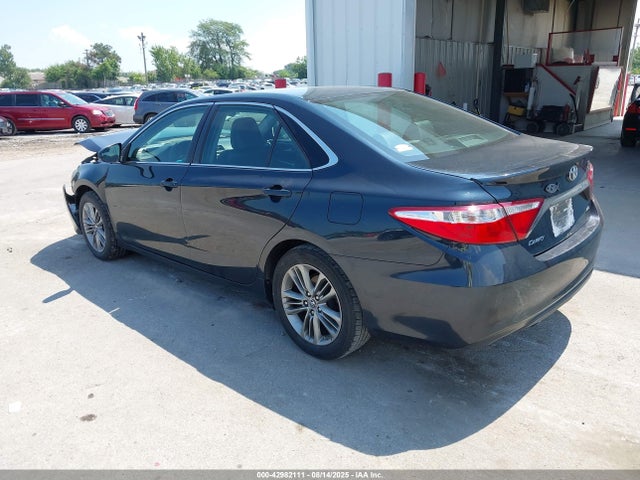 2015 Toyota CAMRY SE photo 3