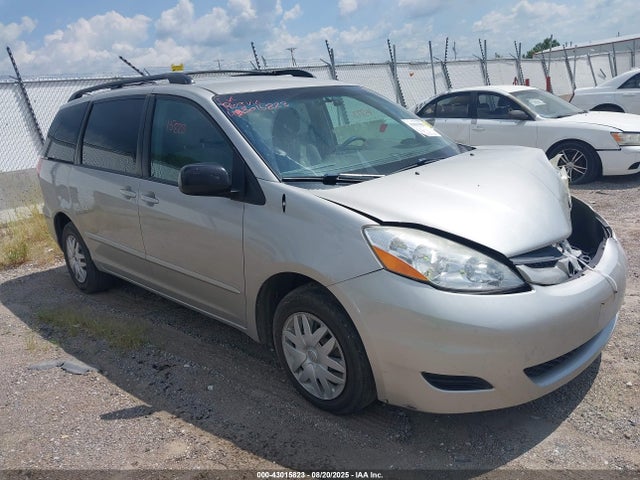 2010 TOYOTA SIENNA LE