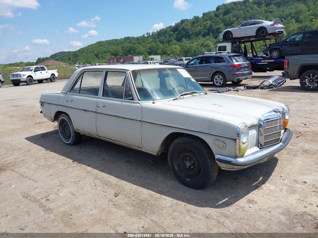 1968 MERCEDES-BENZ 220 