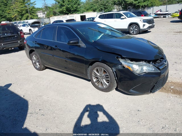 2016 TOYOTA CAMRY SE