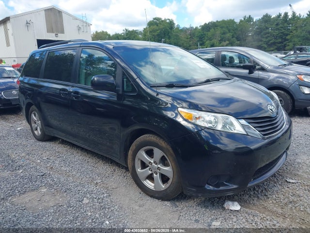 2011 TOYOTA SIENNA LE V6