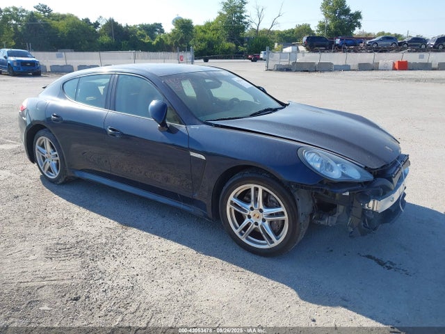 2012 PORSCHE PANAMERA 4