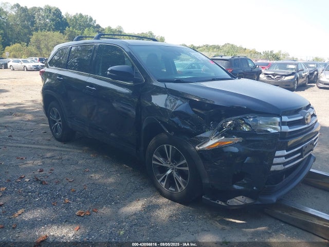 2017 TOYOTA HIGHLANDER LE