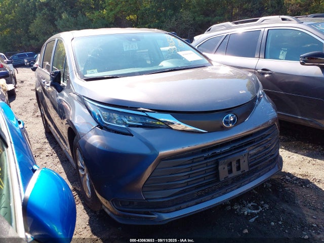 2021 TOYOTA SIENNA LE