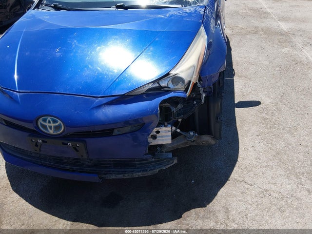 2017 Toyota PRIUS TWO photo 6