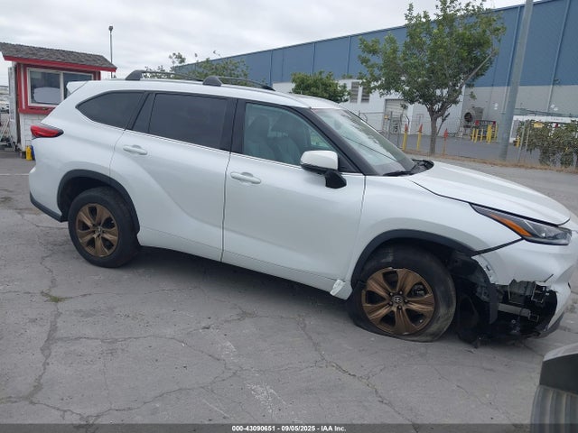 2022 TOYOTA HIGHLANDER HYBRID XLE BRONZE EDITION