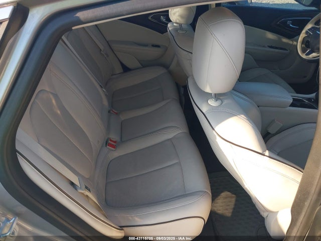 2015 Chrysler 200 C 照片 8
