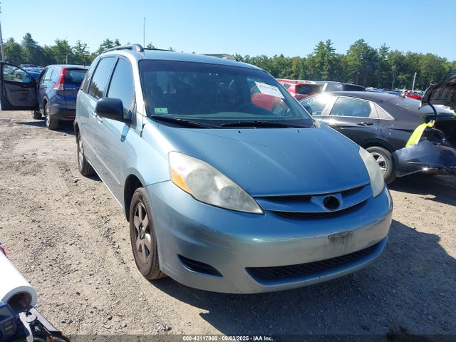 2009 TOYOTA SIENNA LE