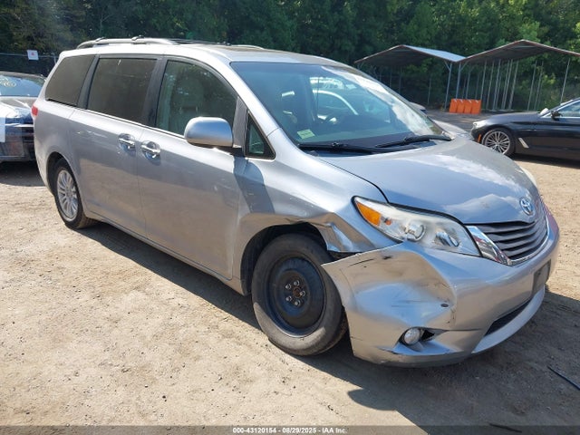2011 TOYOTA SIENNA XLE V6