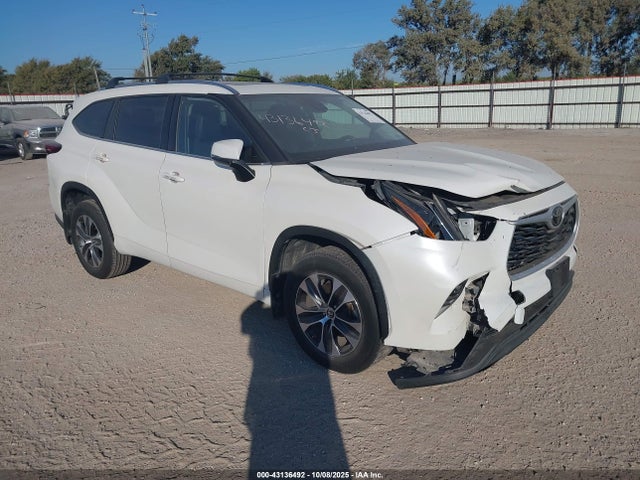 2021 TOYOTA HIGHLANDER XLE