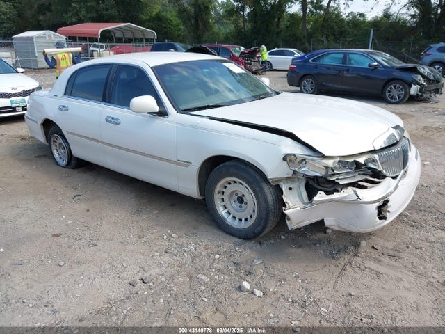 2000 LINCOLN TOWN CAR EXECUTIVE