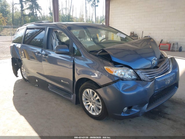 2016 TOYOTA SIENNA XLE 8 PASSENGER