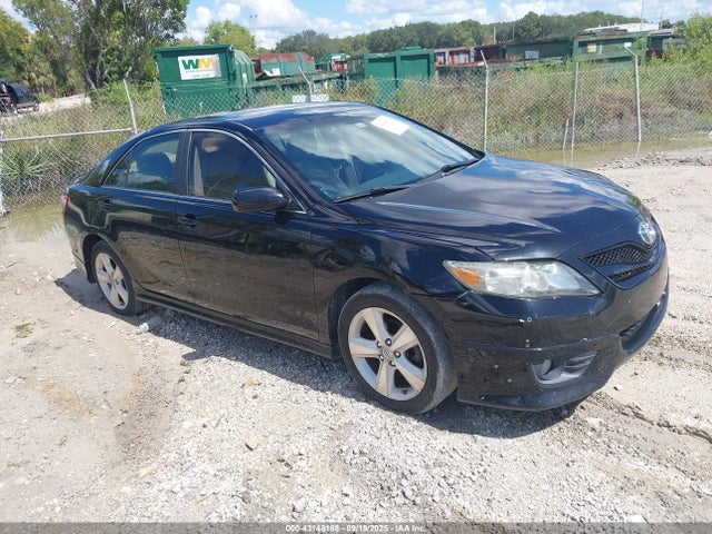 2011 TOYOTA CAMRY SE