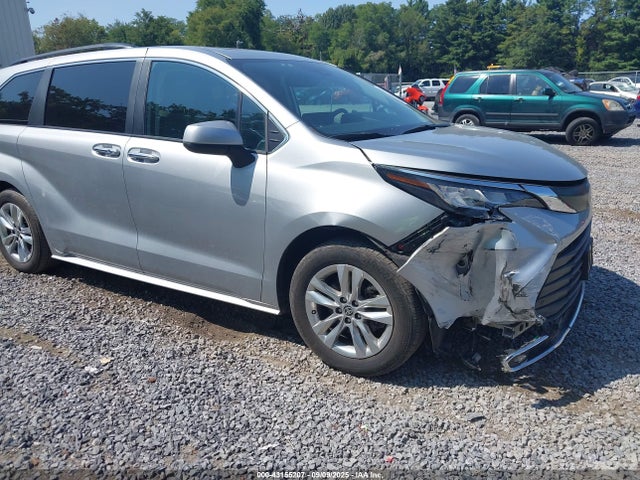 2023 TOYOTA SIENNA XLE