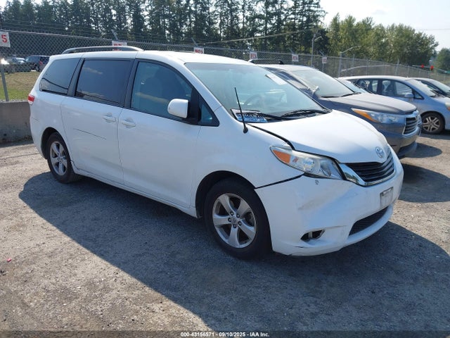 2014 TOYOTA SIENNA LE V6 8 PASSENGER
