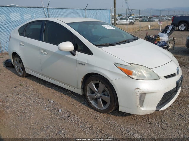 2013 TOYOTA PRIUS THREE SE