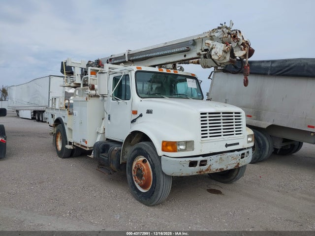 1999 INTERNATIONAL 4000 4900