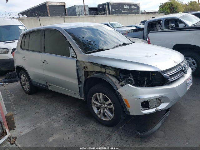 2013 VOLKSWAGEN TIGUAN S