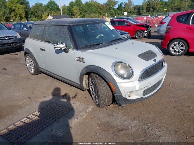 2010 MINI COOPER 