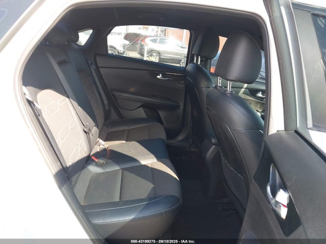 KIA FORTE GT-LINE - 8