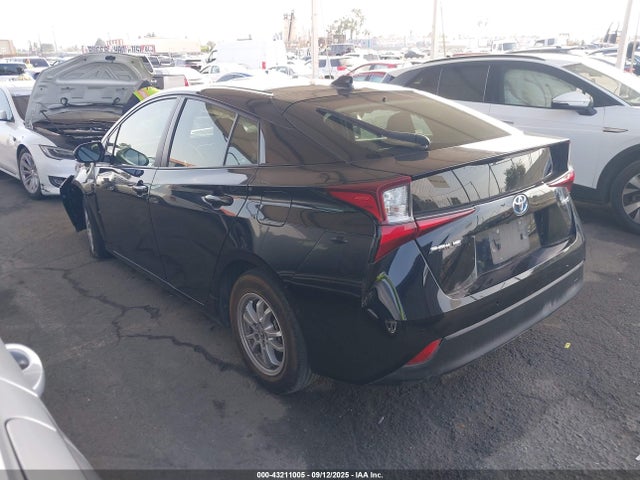 2021 TOYOTA PRIUS LE 3