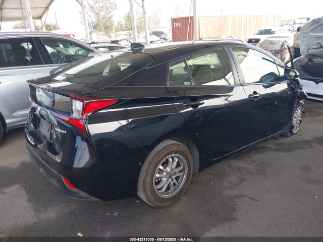 2021 TOYOTA PRIUS LE 4