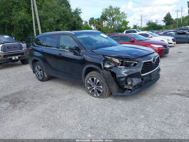 2021 TOYOTA HIGHLANDER XLE