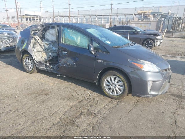 2015 TOYOTA PRIUS 